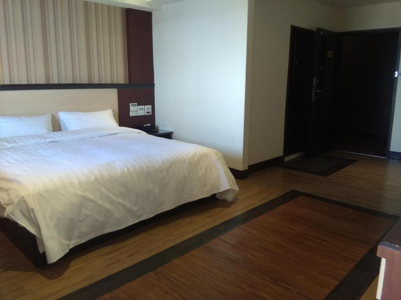 Dengfeng Milan Business Hotel Huwei Экстерьер фото